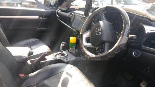 Toyota Hilux 2018 White
