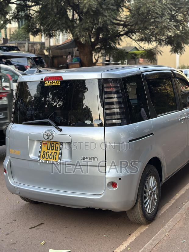 Toyota Sienta 2008 Silver