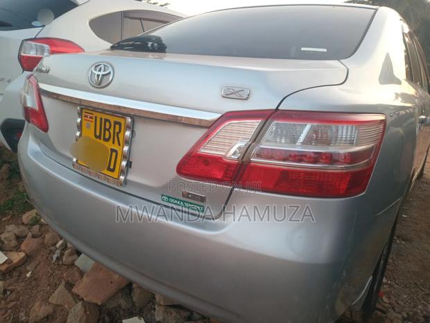 Toyota Premio 2012 Silver