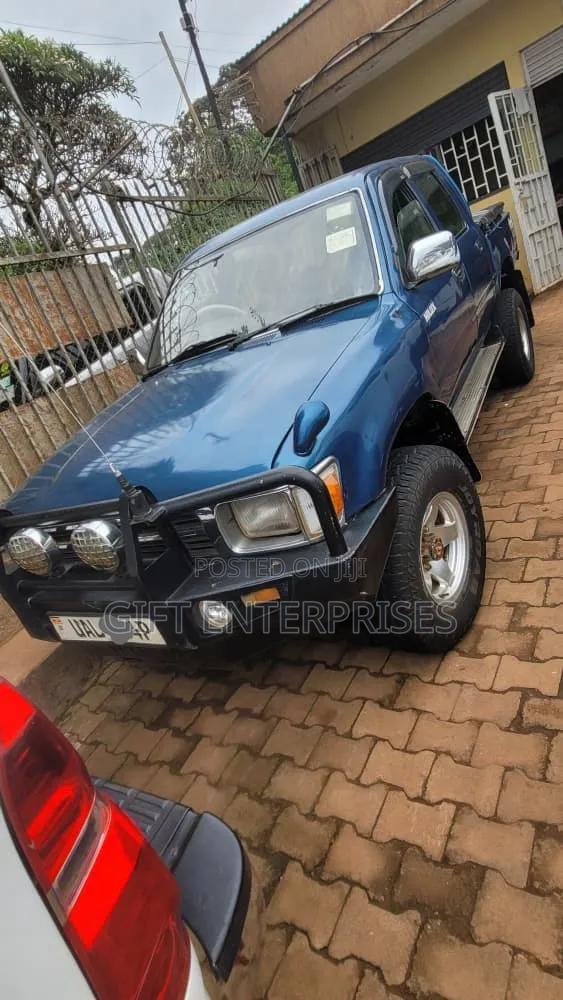 Toyota Hilux 1996 Blue