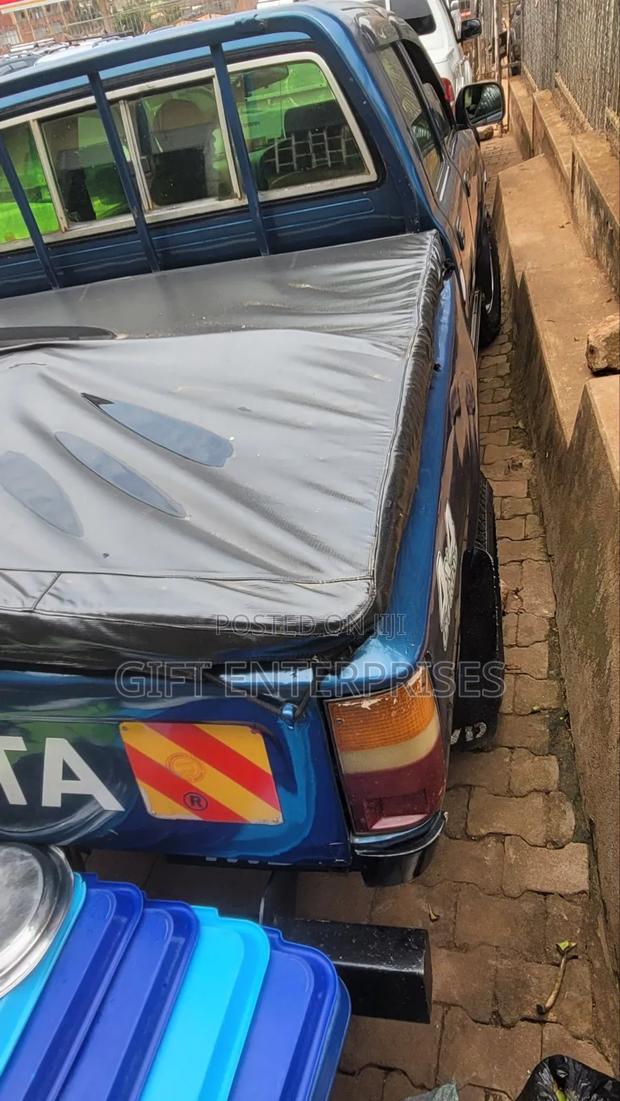 Toyota Hilux 1996 Blue