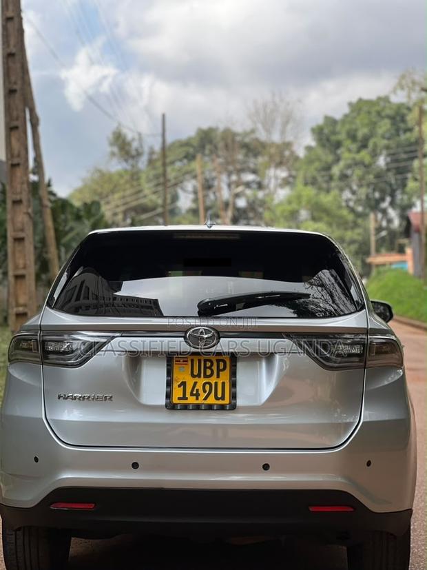 Toyota Harrier 2.0 2016 Silver