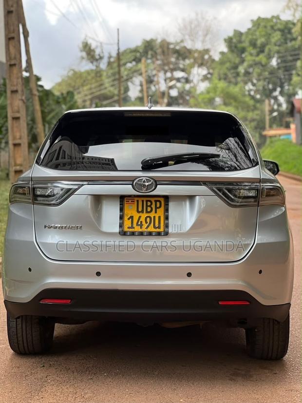 Toyota Harrier 2.0 2016 Silver