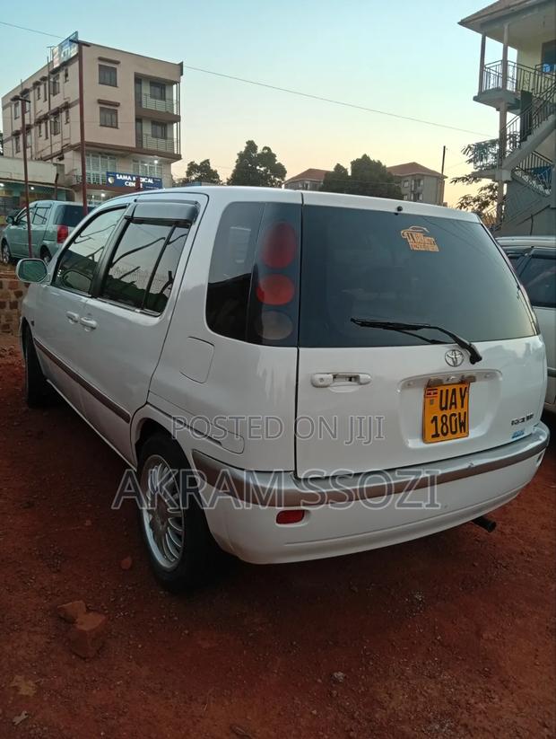 Toyota Raum 1999 White