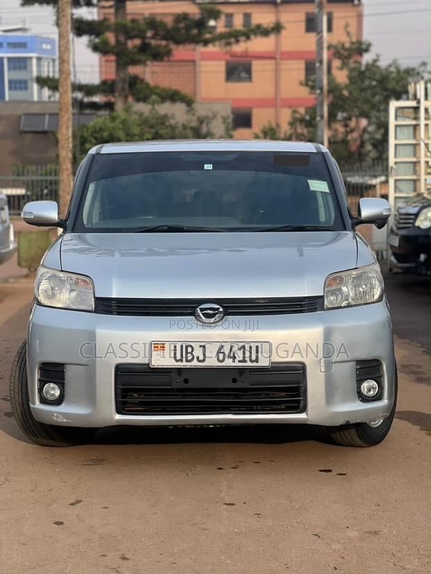 Toyota Corolla Rumion 2011 Silver