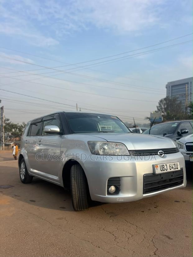 Toyota Corolla Rumion 2011 Silver