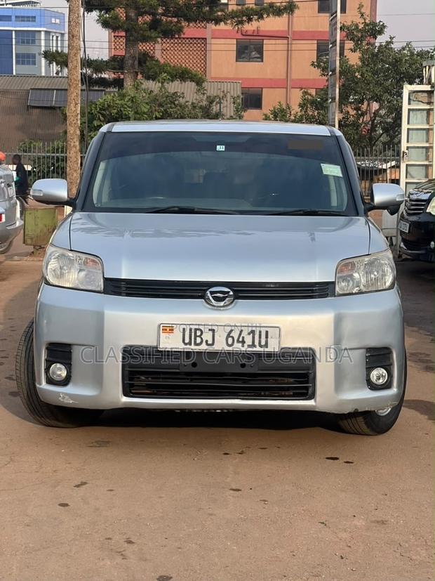 Toyota Corolla Rumion 2011 Silver