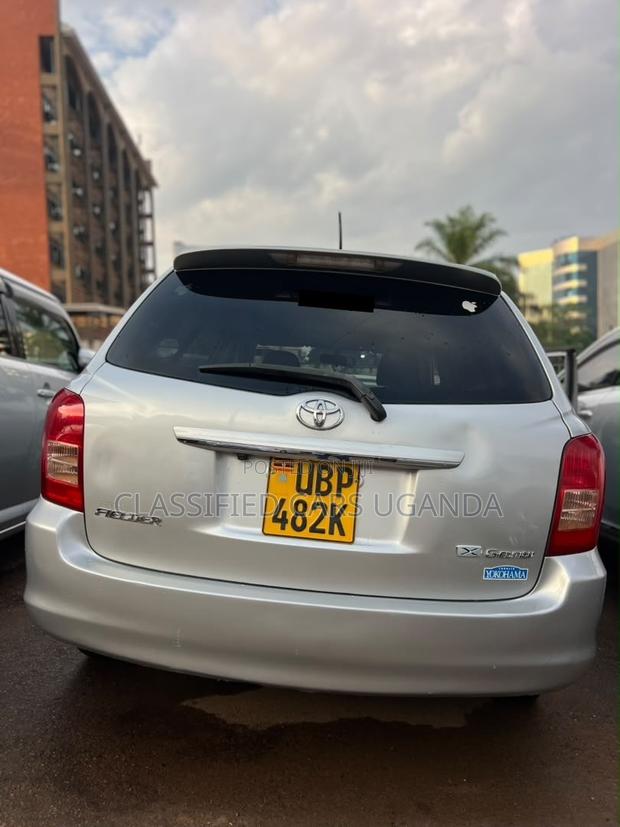 Toyota Corolla Fielder 2011 Silver