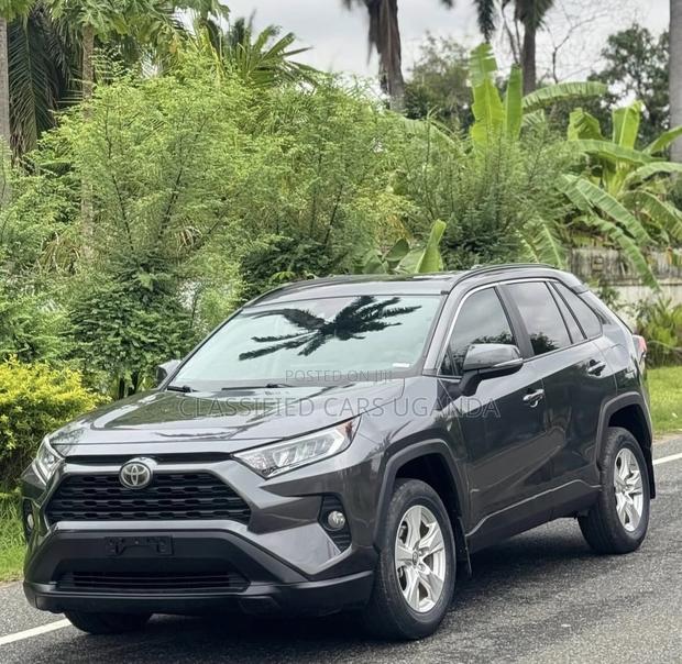 Toyota RAV4 LE AWD 2019