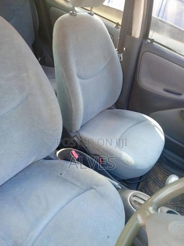 Toyota Vitz 2010 Blue