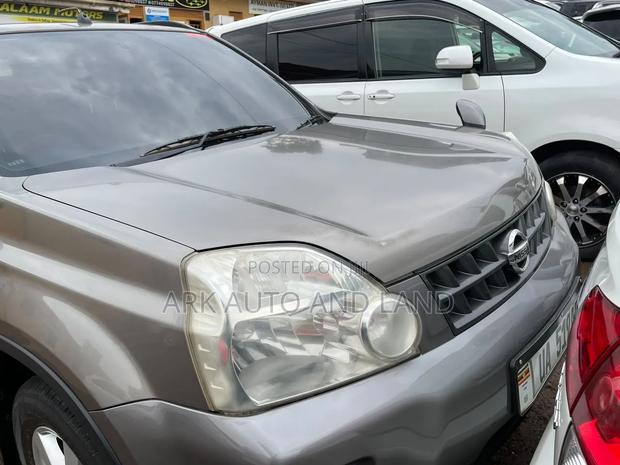 Nissan X-Trail 2011 Gray
