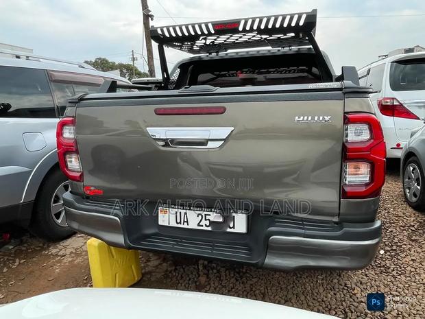 Toyota Hilux 2018 Green