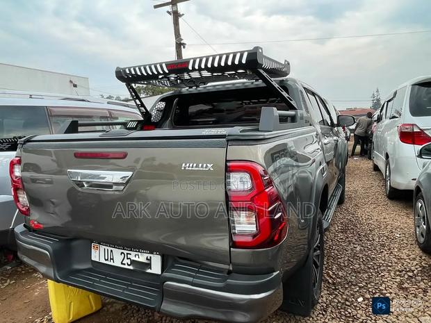 Toyota Hilux 2018 Green