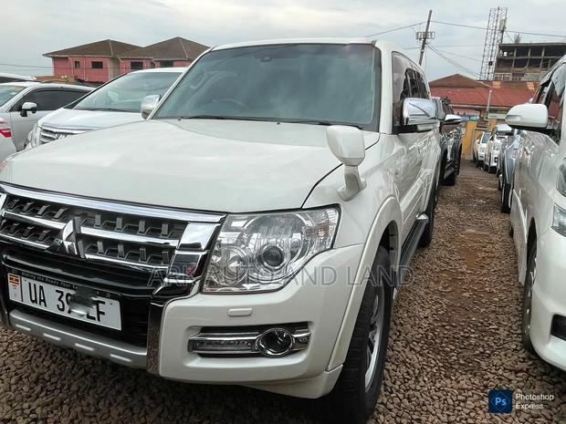 Mitsubishi Pajero 2011 White