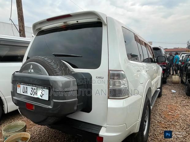 Mitsubishi Pajero 2011 White