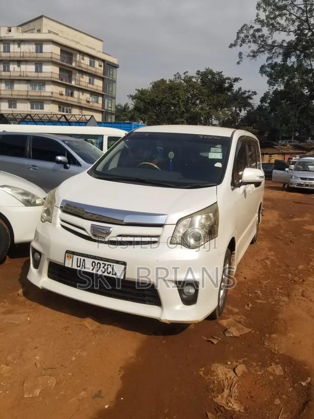 Toyota Noah 2010 White