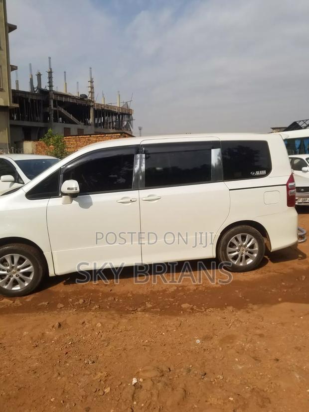 Toyota Noah 2010 White