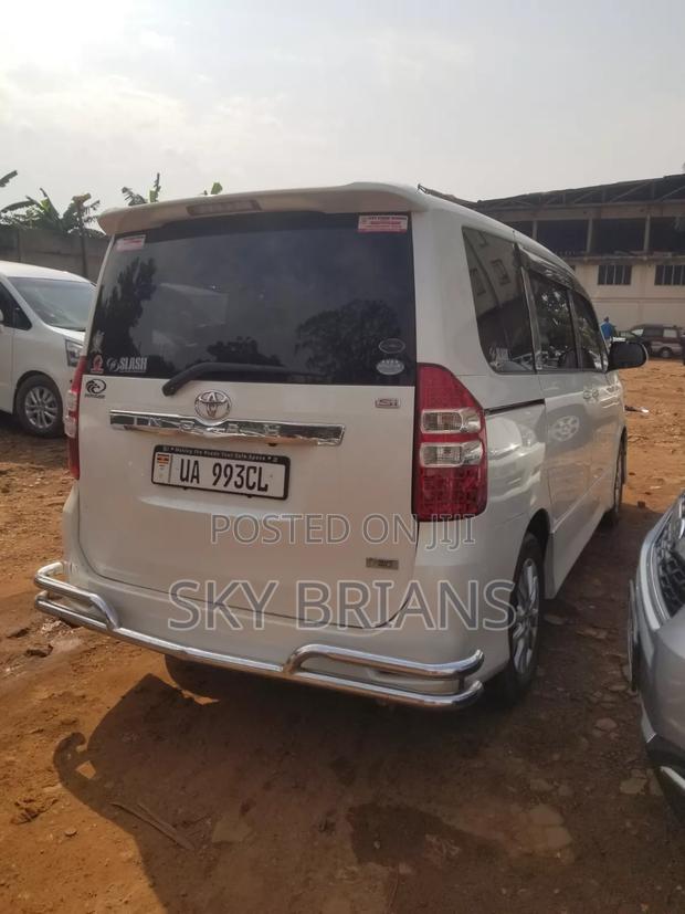 Toyota Noah 2010 White