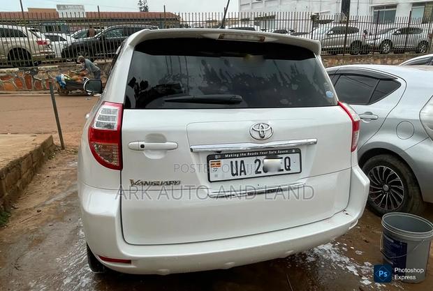 Toyota Vanguard 2008 White