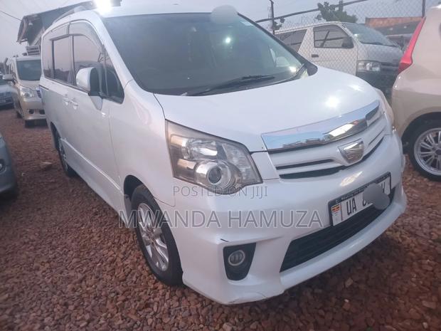 Toyota Noah 2012 White