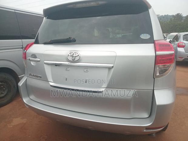 Toyota Vanguard 2013 Silver