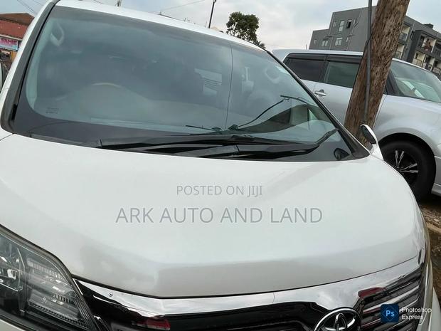 Toyota Vellfire 2008 White
