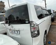 Toyota Voxy 2012 White for sale