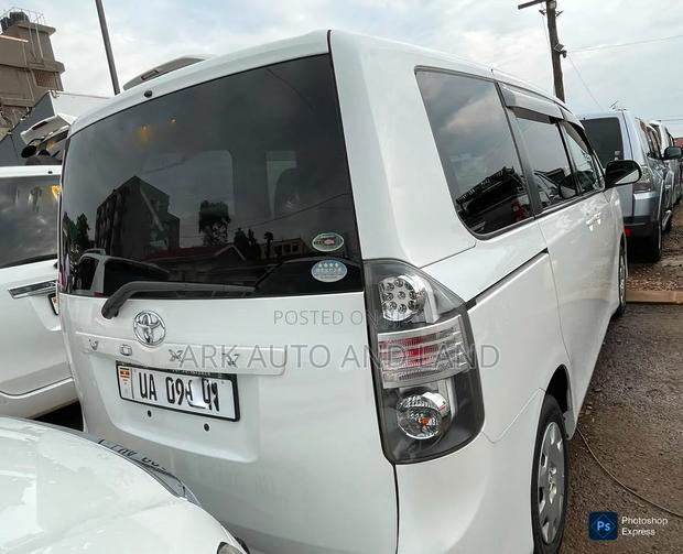 Toyota Voxy 2012 White