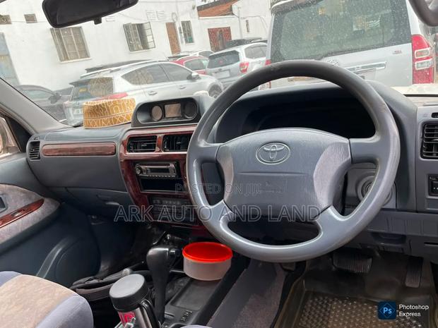 Toyota Land Cruiser Prado 2000 White