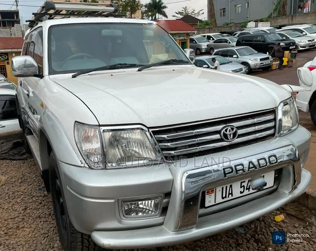 Toyota Land Cruiser Prado 2000 White