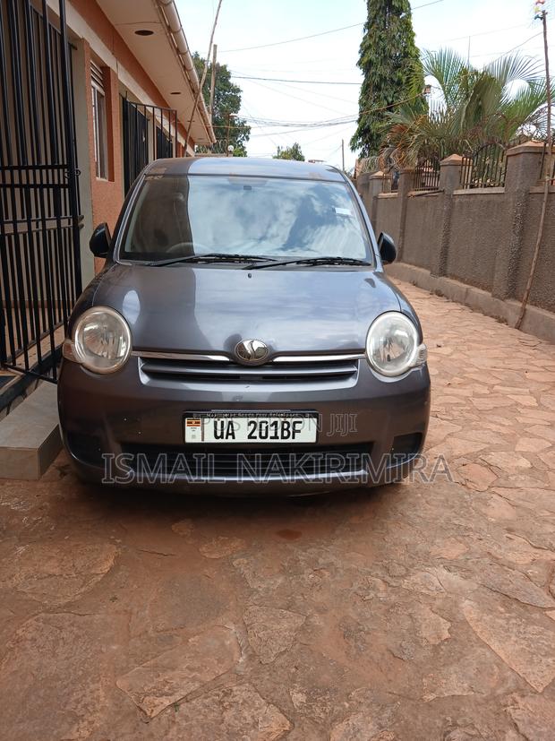 Toyota Sienta 1.5 AWD 2010 Gray
