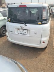 Toyota Sienta 2012 White for sale