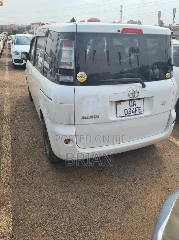 Toyota Sienta 2012 White