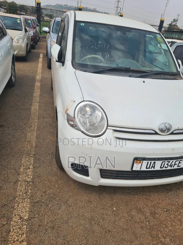 Toyota Sienta 2012 White