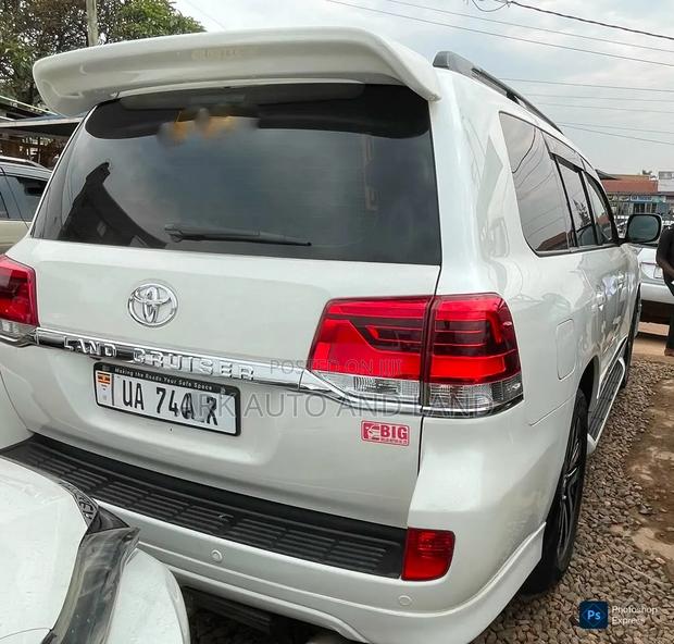 Toyota Land Cruiser 2018 White