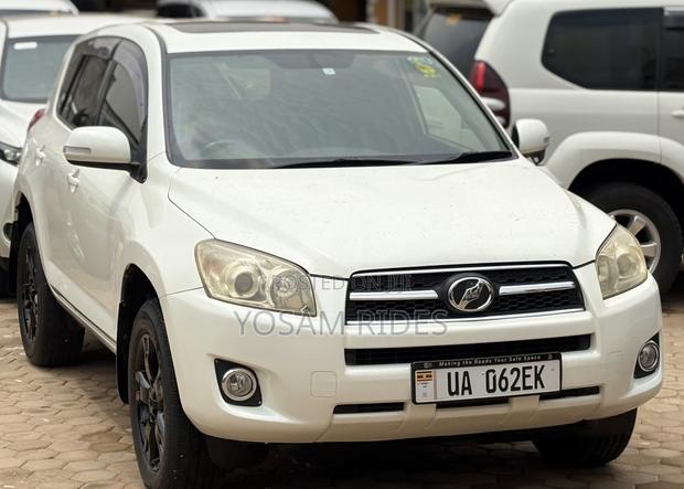 Toyota RAV4 2.4 2008 White