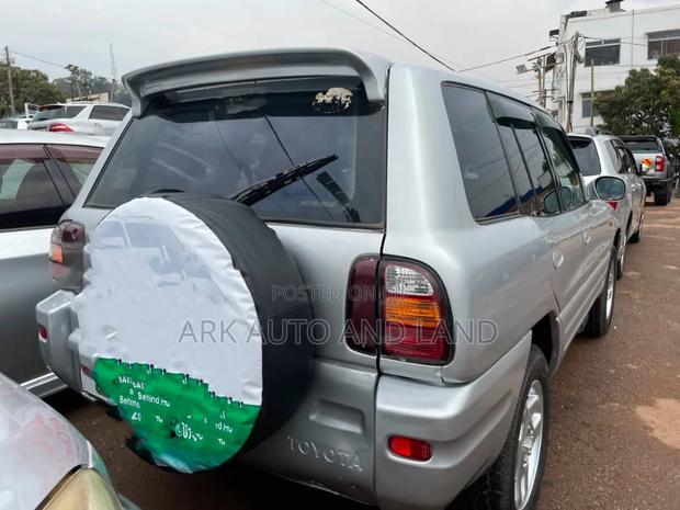Toyota RAV4 Automatic 2000 Silver