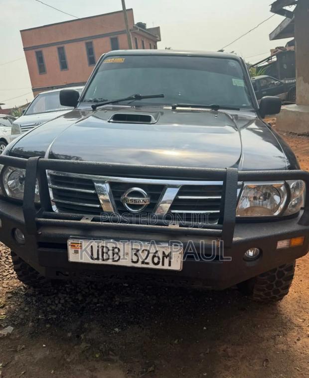 Nissan Patrol 2011 Blue