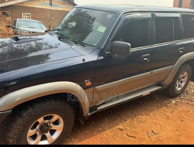 Nissan Patrol 2011 Blue
