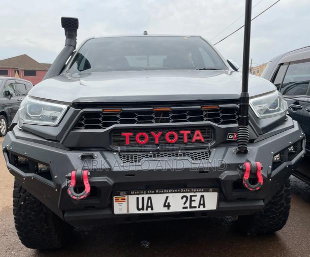 Toyota Hilux 2019 Gray
