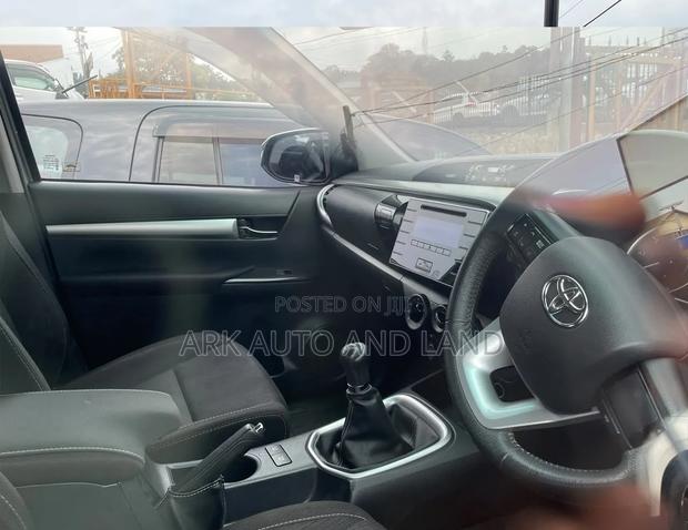 Toyota Hilux 2019 Gray