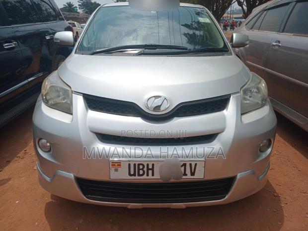 Toyota IST 2010 Silver