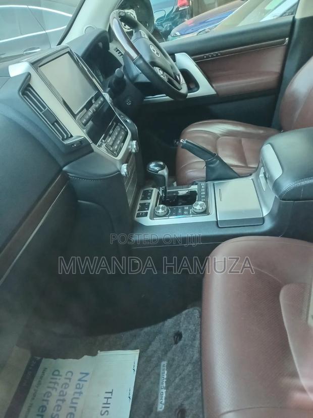 Toyota Land Cruiser 2018 White
