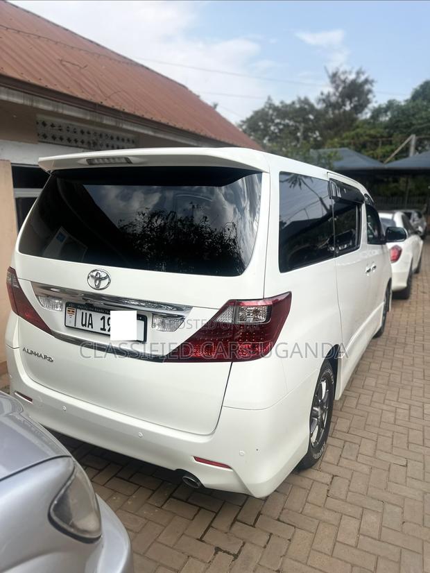 Toyota Alphard 2.4 Petrol AWD 2011 White