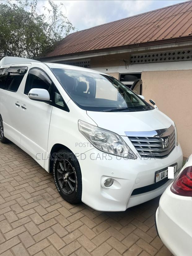 Toyota Alphard 2.4 Petrol AWD 2011 White