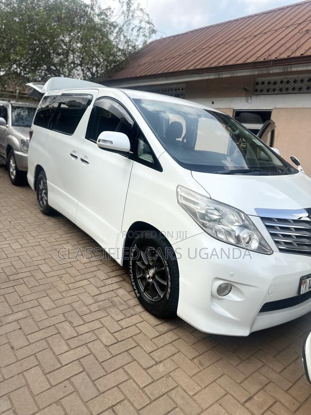 Toyota Alphard 2.4 Petrol AWD 2011 White