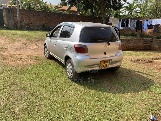 Toyota Vitz 2003 Silver