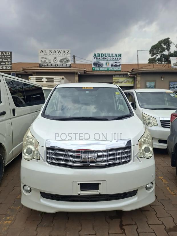 Toyota Noah 2013 White
