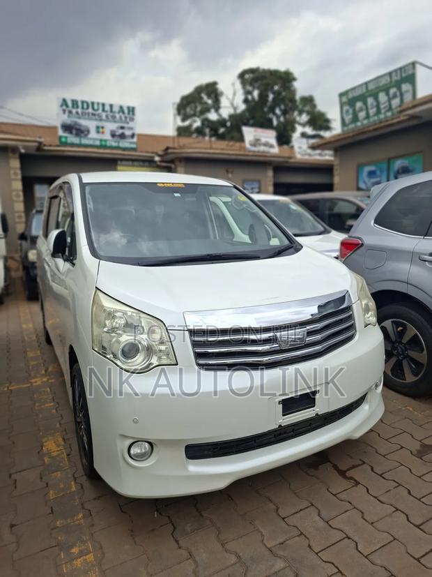 Toyota Noah 2013 White