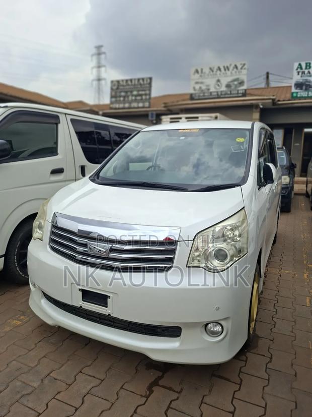 Toyota Noah 2013 White